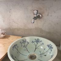 Handgefertigtes Waschbecken, Keramik, mint-blau, Wiesenblumen, 39 cm