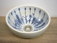 Handwaschbecken, Lavendelzweige, blau patiniert, handgemachte Keramik